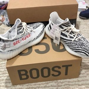NWT Yeezy Boost 350 V2 Zebra